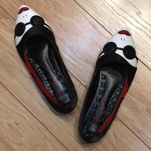 Alice + Olivia Chic Face Flats